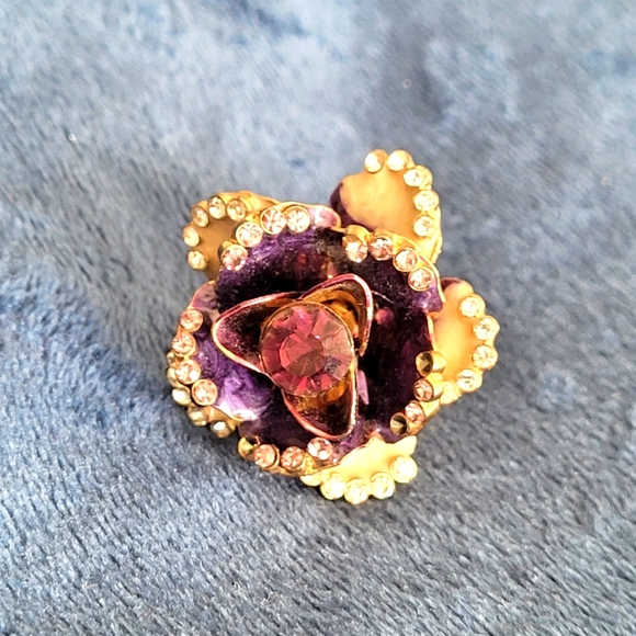 Floral Gold Aldo ring, Size 8 or 9 - Picture 1 of 3